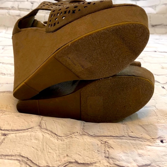 Mark D Maddux Women’s Brown Heels - Picture 3 of 3